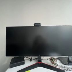 Wide Computer (Gaming) Monitor 