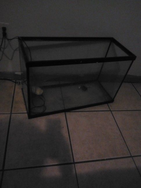 30 Gal Fish Take With Bubble Blower And Other Accessories 
