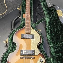 Apollo Violin Bass Guitar – Sunburst – w/ Hard Case