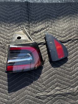 Tesla Model 3 And Model Y Right Outer taillight and reflector