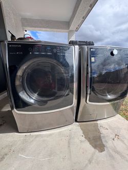 LG SIGNTURE washer and dryer gas everything work