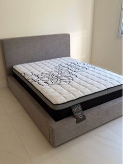 Luxury Elite king pillow top mattress 12”     New mattress in a plastic sealed.   We offer same day delivery