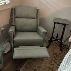 Green Leather Recliner 8 Mo Old Like. New