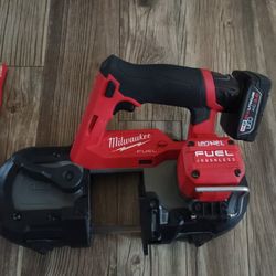 MILWAUKEE BAND-SAW M12