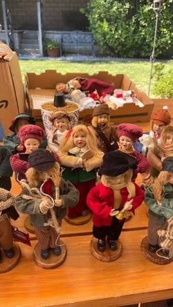 Decorative Caroler Figures