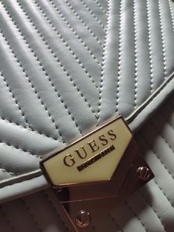 Bolsa GUESS  color verde menta