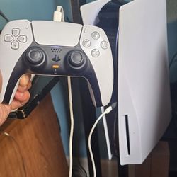 PlayStation 5 (PS5) + 1 PS5 Controller + 4 Games 