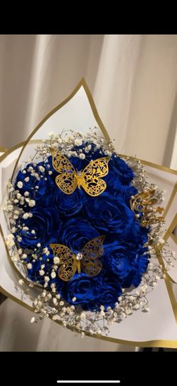 blue and gold bouquet 💐💙🦋