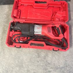 Milwaukee Heavy Duty, Sal