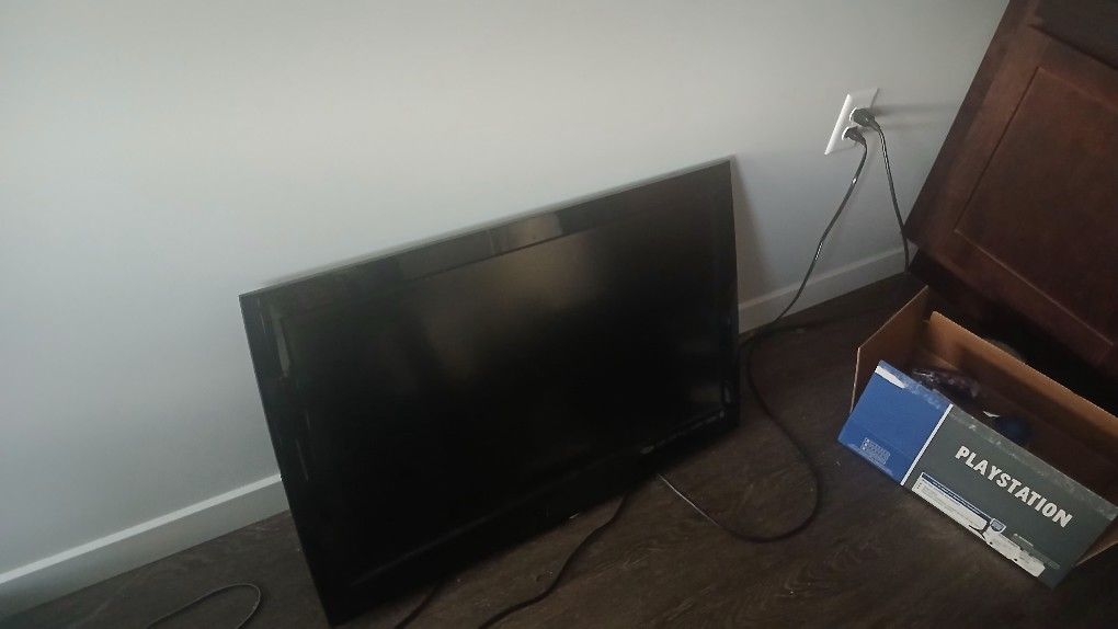 Vizio 1080p HD Wall Mounted TV