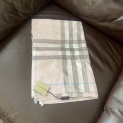 Burberry NWT 100% cashmere scarves size 70x27 inch