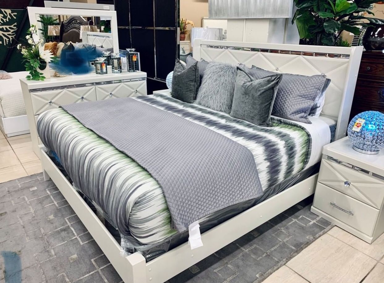 Dreamur Champagne Panel Bedroom Set ( Queen and King Bed Frame