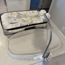 Docka Tot Delux and Changing station 