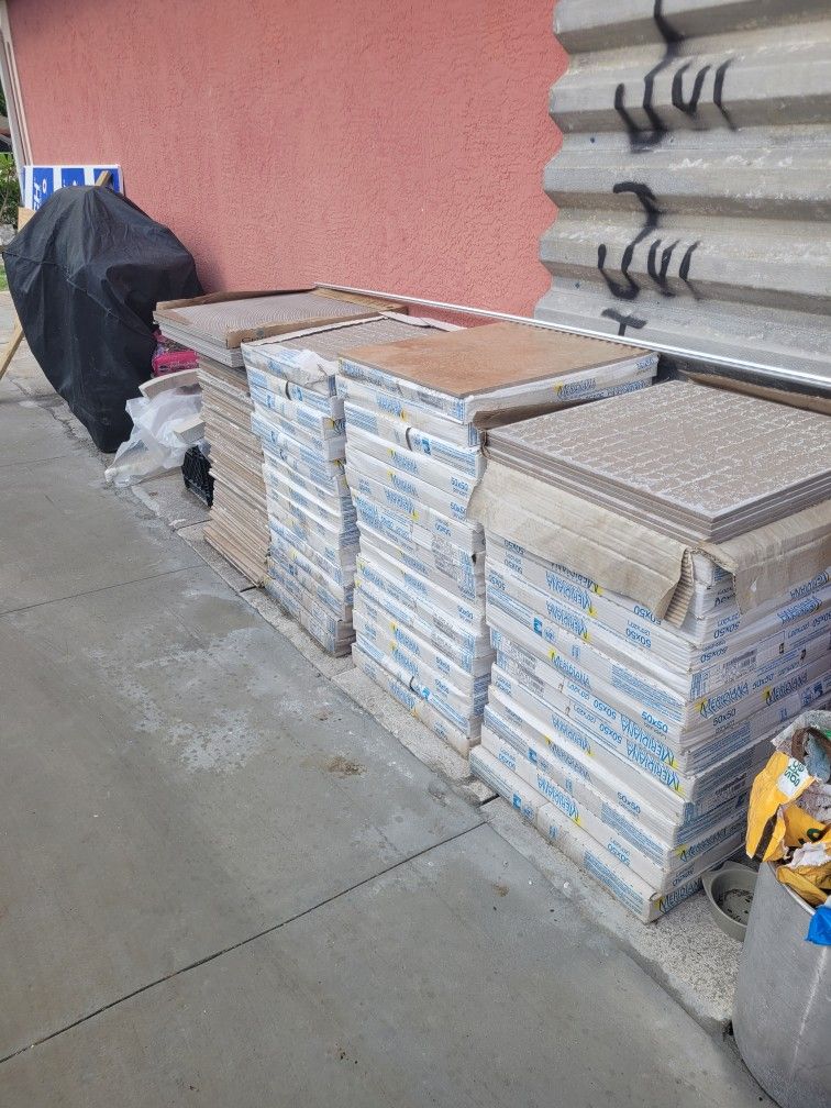 Lozas Nuevas,,800 Píes Cuadrados 