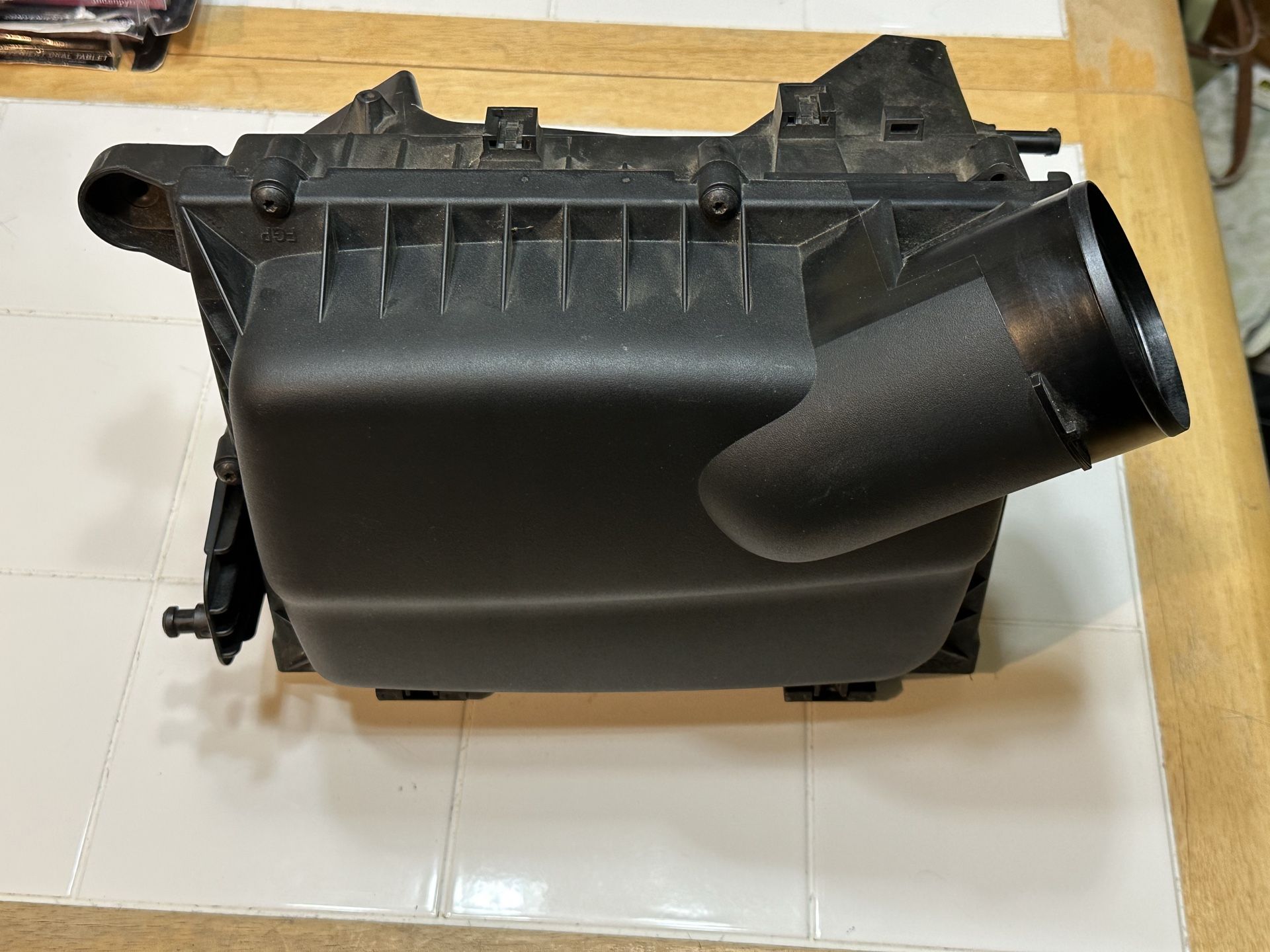 Saab 9-5 (1998–2010) air filter box