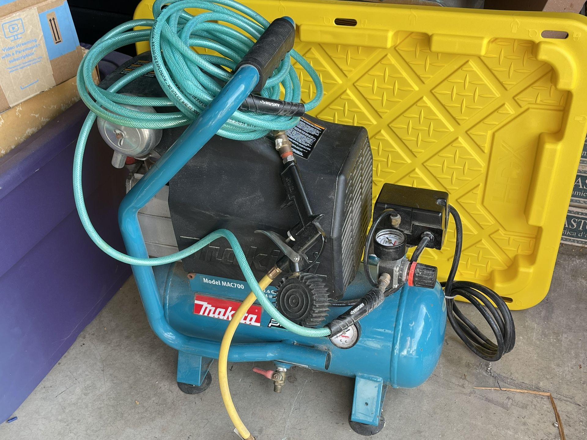 Makita Mac700 2HP 2.6 Gallon Compressor 