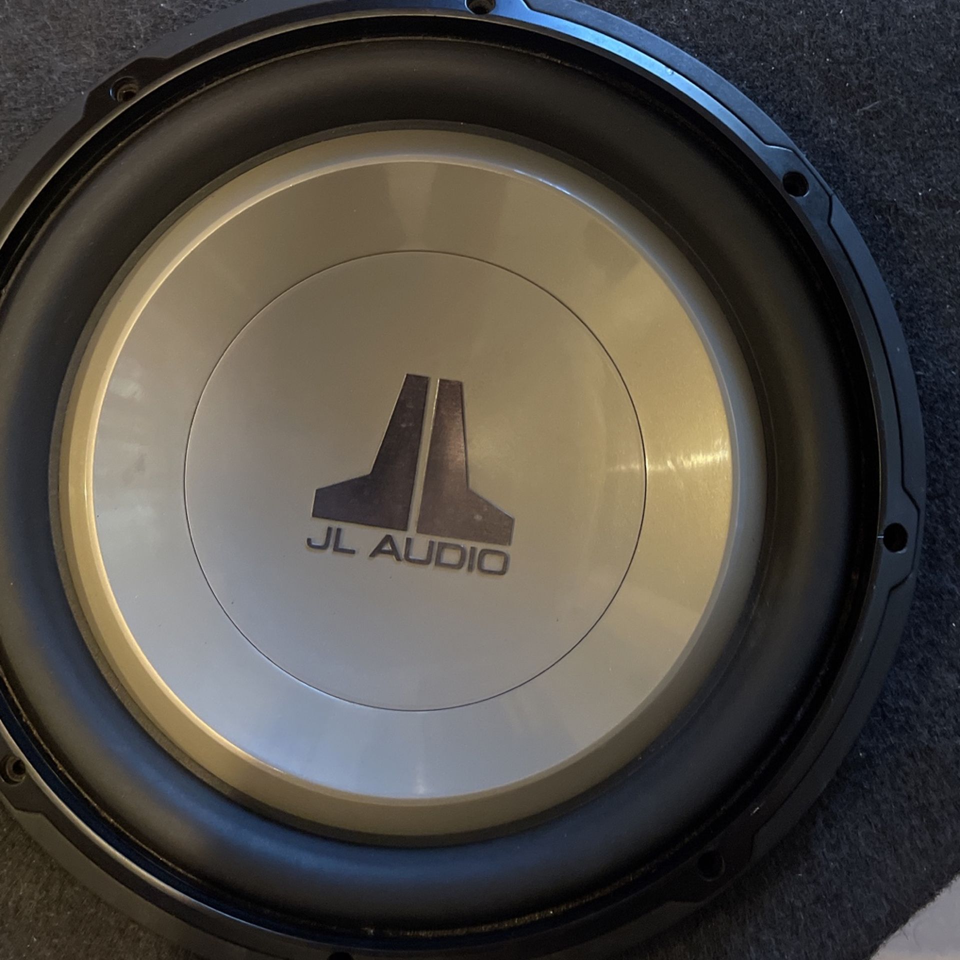 JL Audio 12' subwoofers 12W1v2-4