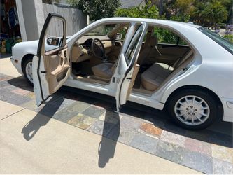 Classic Mercedes E320, year 2000