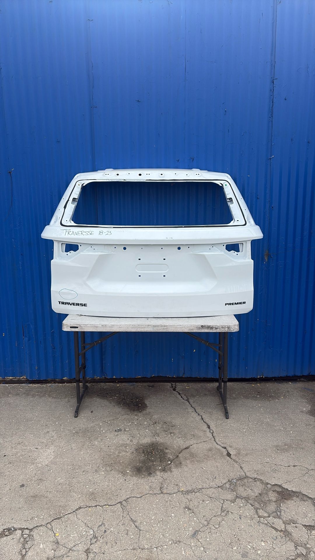 2018-2023 Traverse Tailgate