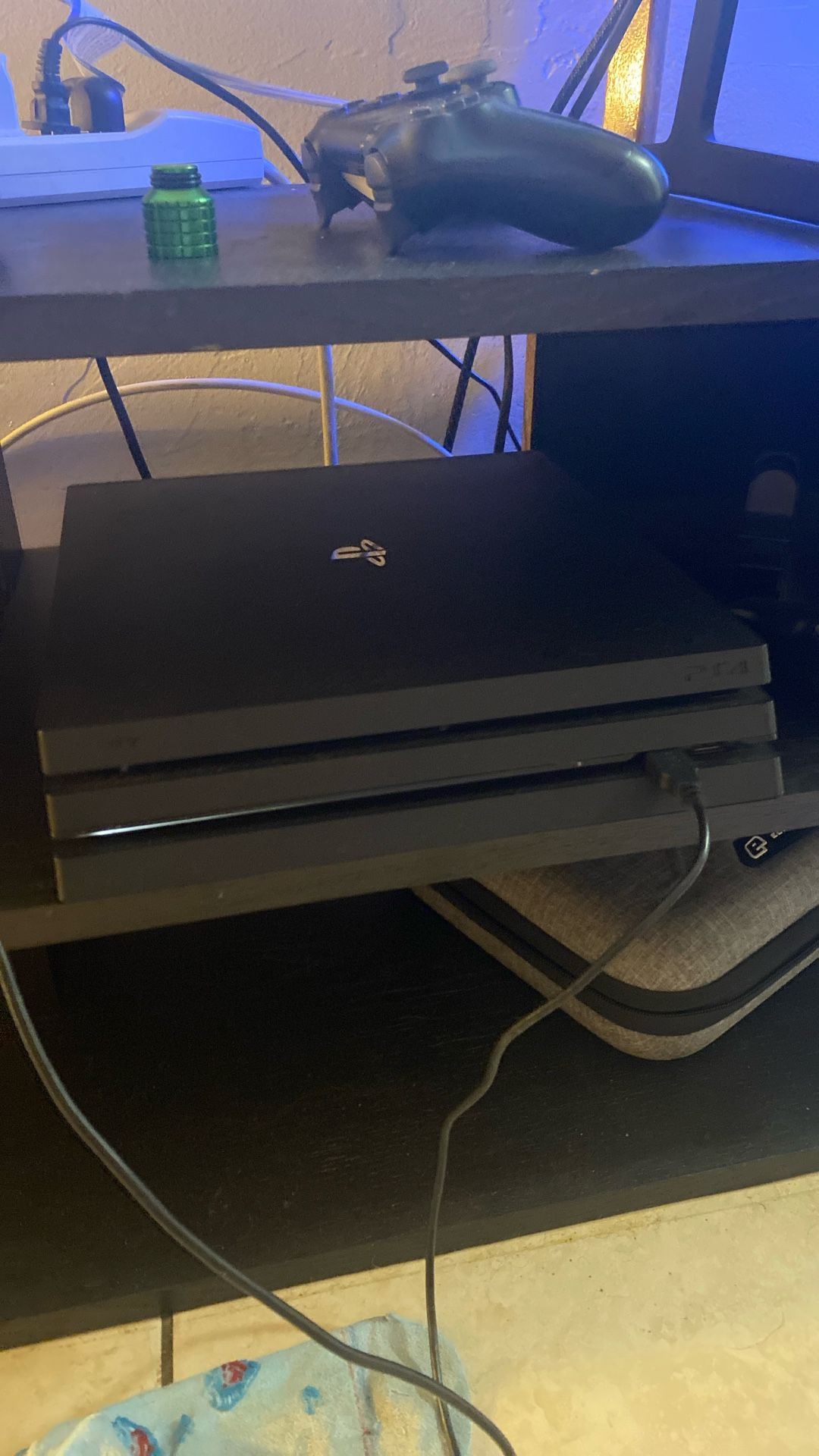 Ps4 Pro Original 3 Controllers
