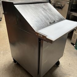 27” Refrigerated Sandwich Prep Table Topping NSF Station Refrigerator On Wheels Beverage Air SPE27 Cooler