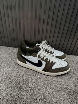 Air Jordan 1 Low ‘Medium Olive’ sz 11.5