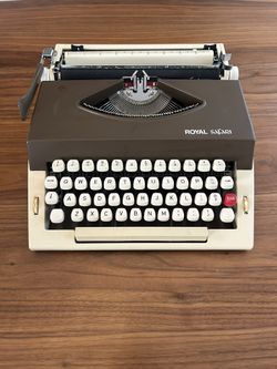 Royal Safari Typewriter Vintage White Brown Portable With Case And Handle