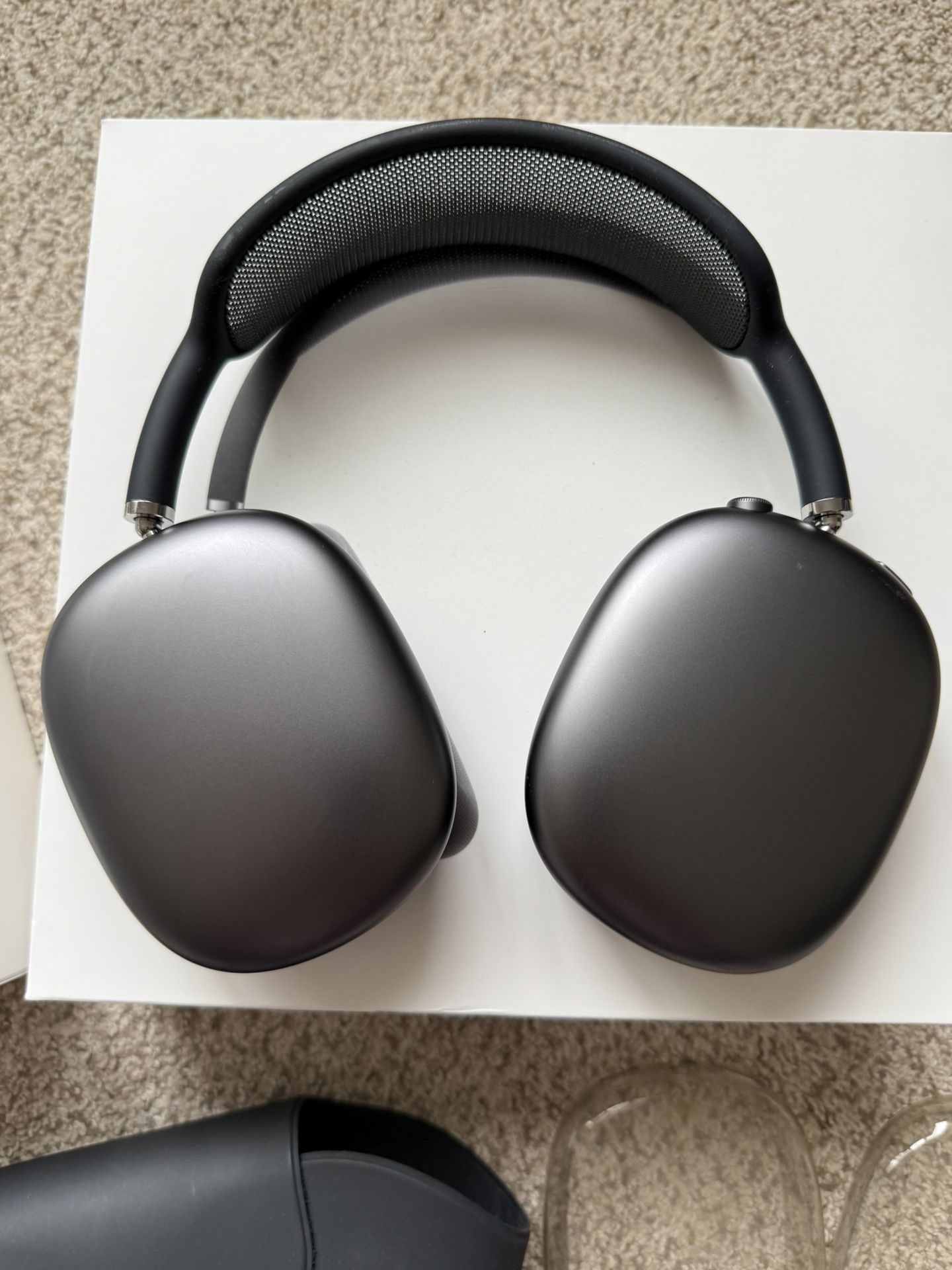 Apple AirPods Max – Almost New