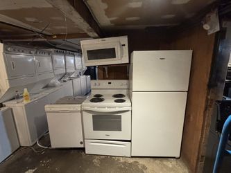 Whirlpool Kitchen Set On Good Working Conditions