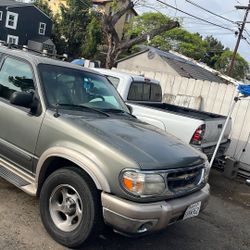 2000 Ford Explorer