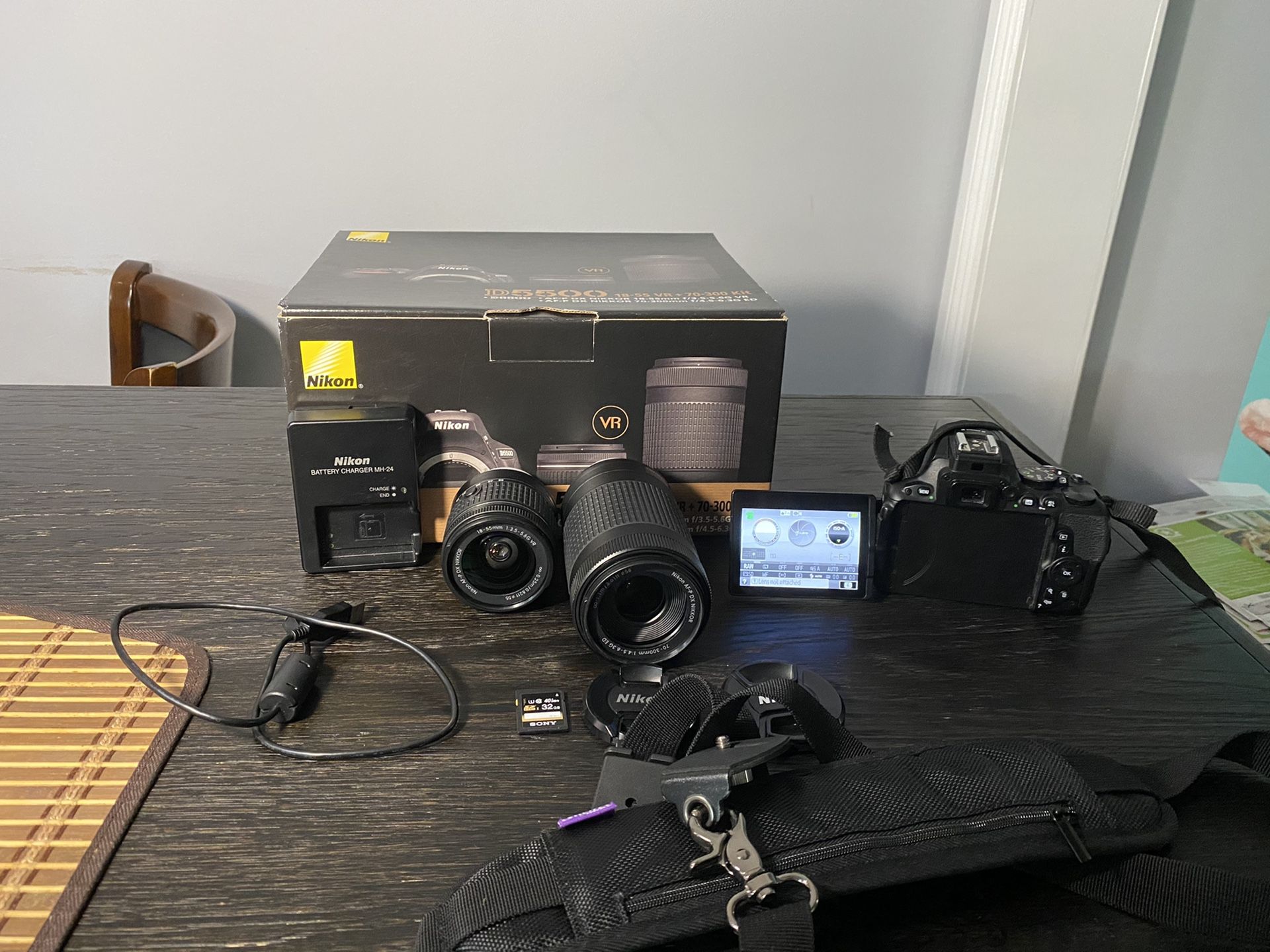 Nikon D5500 DSLR Camera 18-55 VR 70-300 Bundle