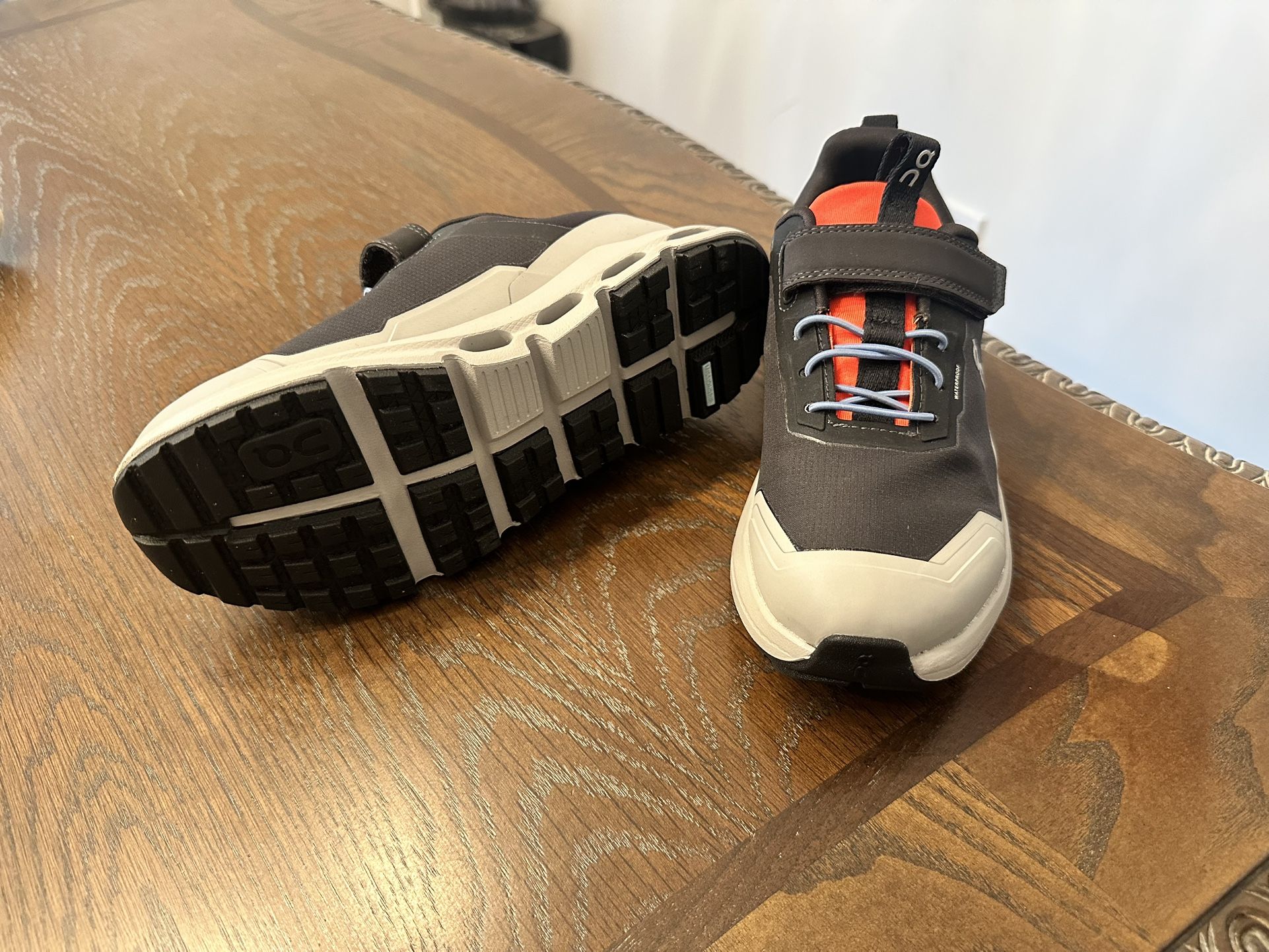 They are new, he never used them just to try them, but he didn't like them