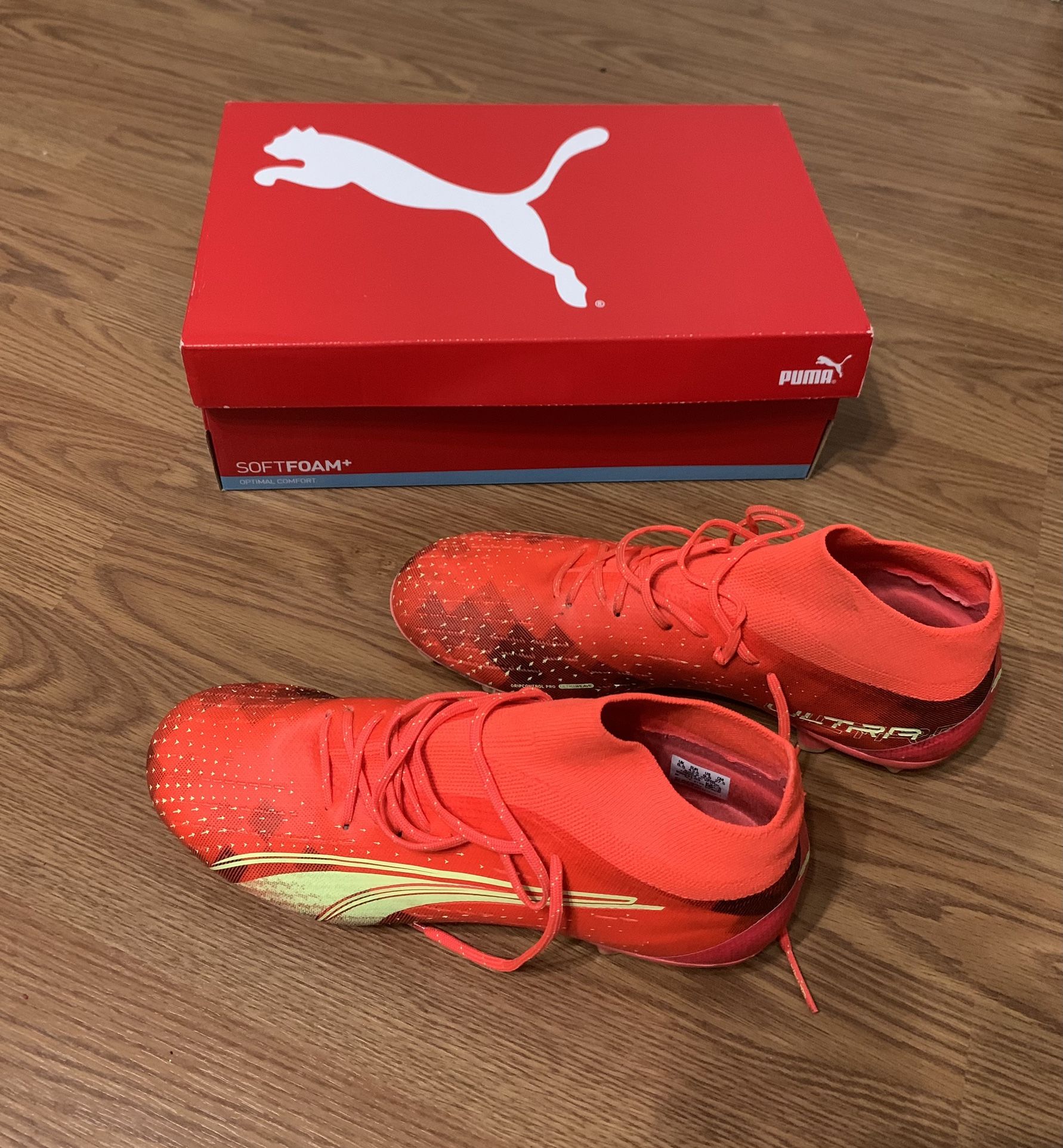 Puma Ultra Pro Cleats Size 9.5