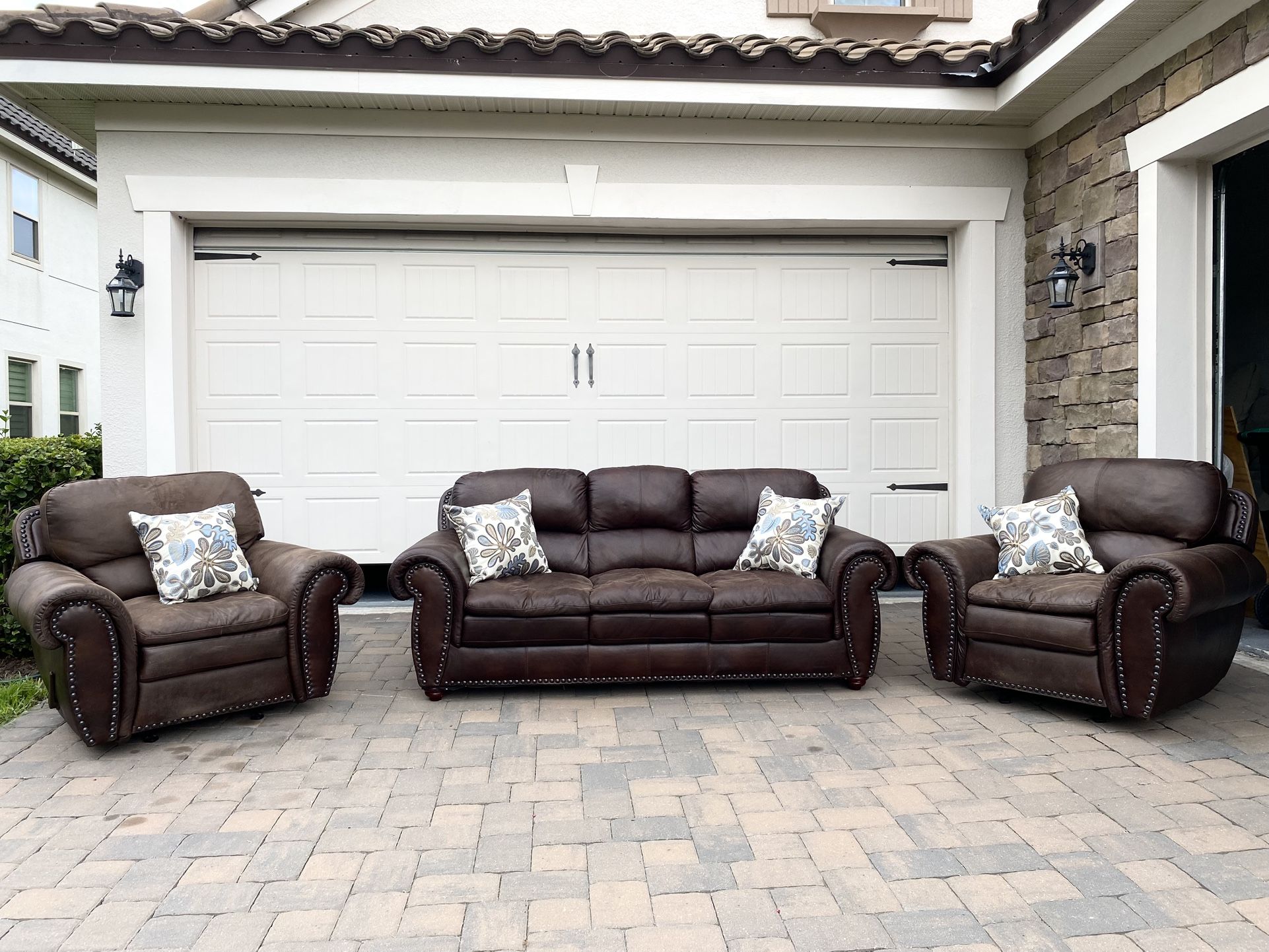 Beautiful Brown 3 Piece Leather sofa/ And 2 Recliners