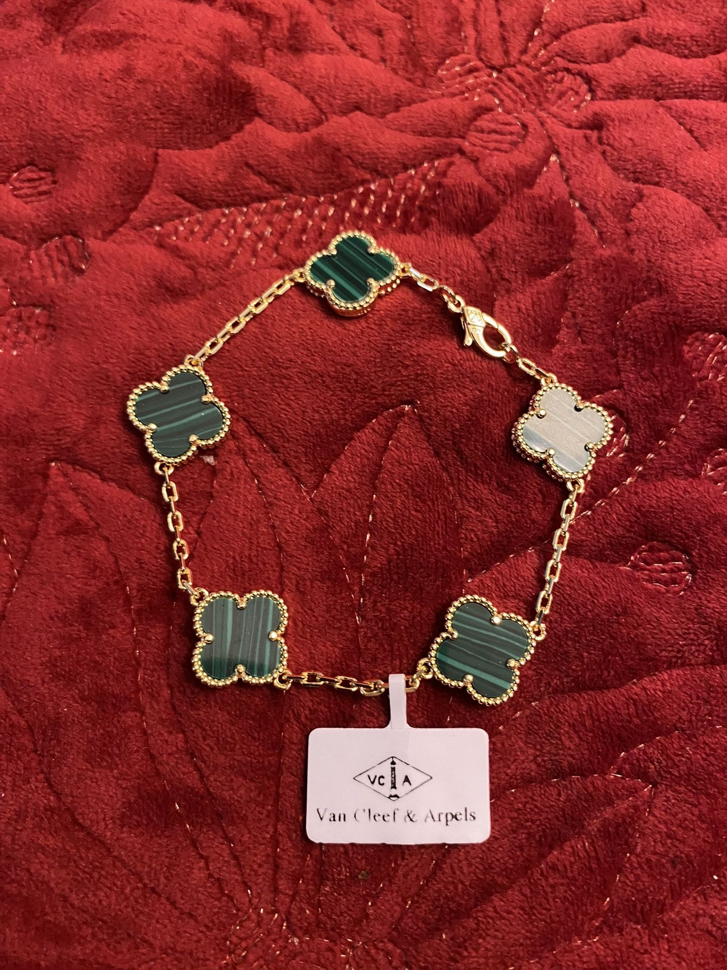 Malachite-Style Clover Bracelet – Gold Tone
