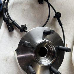 Front wheel hub bearing