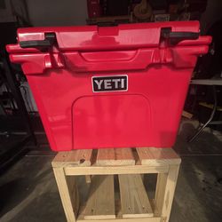 Used Red Yeti Tundra 35 cooler