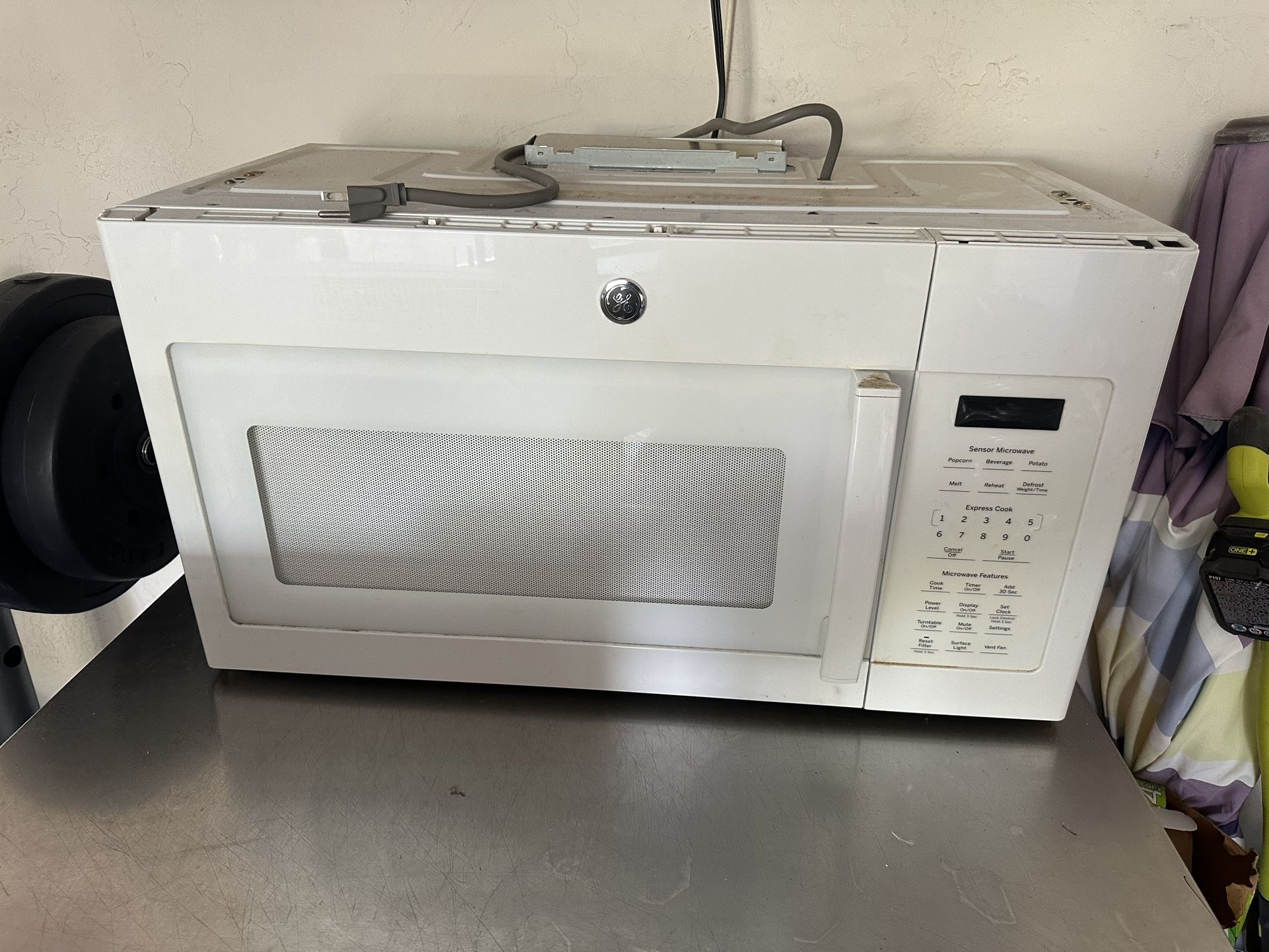 GE Above The Stove Microwave 