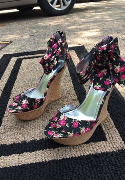 Women's wedges size 7