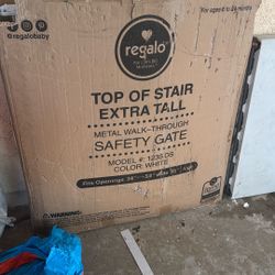 BRAND NEW BABY GATE WHITE