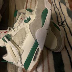Nike SB x Jordan 4 Retro Pine Green