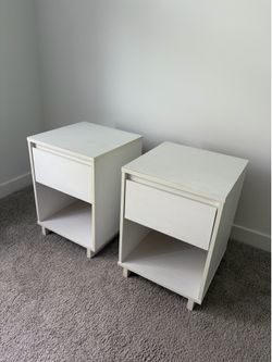 Set of 2 nightstands