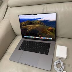 MacBook Pro 16-inch (2023, M2 Max Chip, 96GB, 8TB SSD)