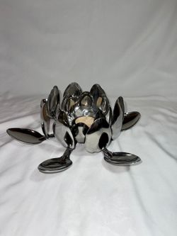 Escultura de Flor de Loto con Cucharas