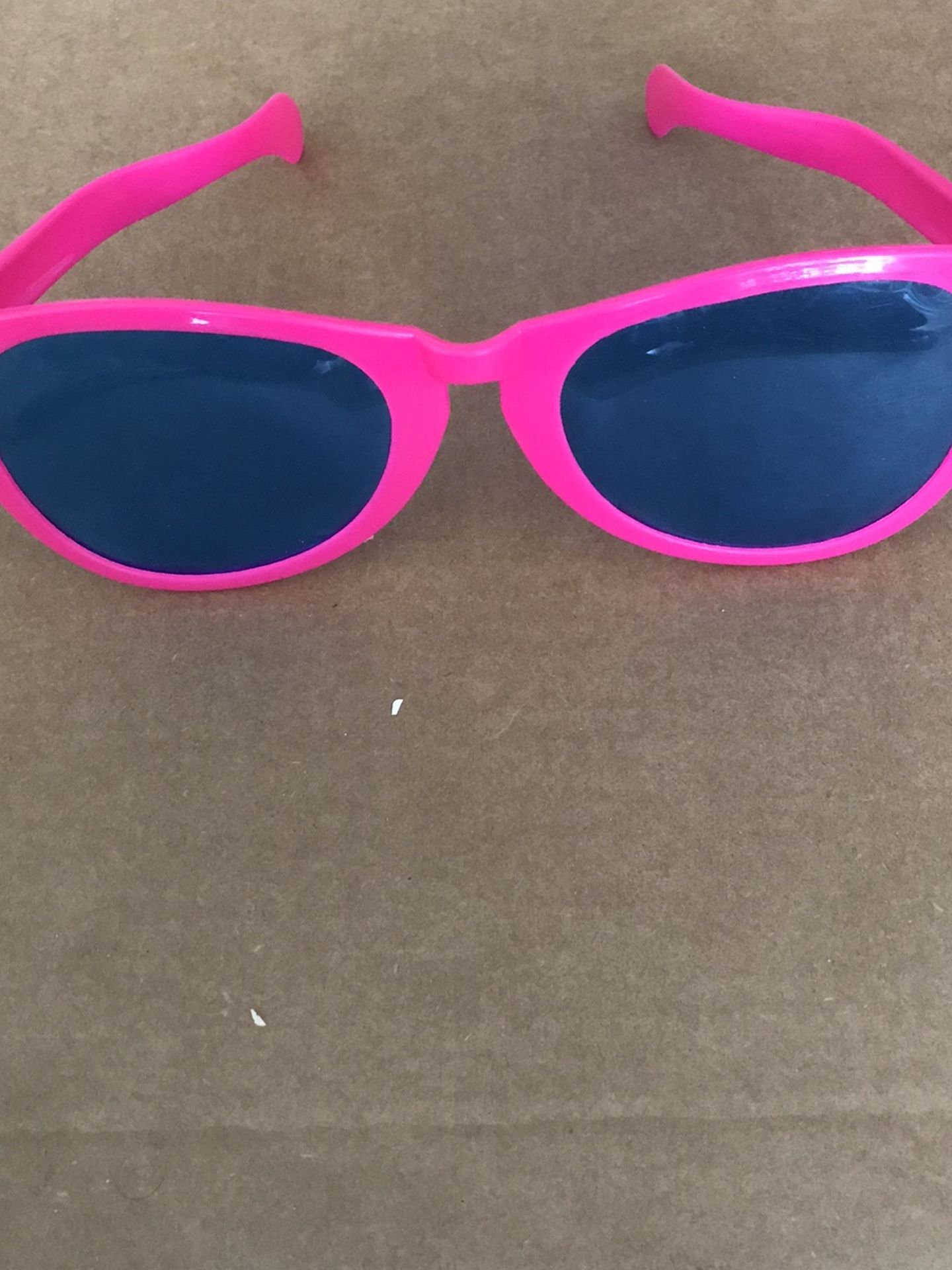 Large Sunglasses ๐ถ