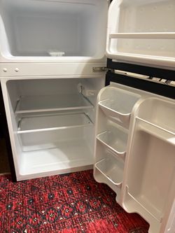 Mainstay mini fridge