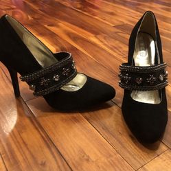 Women’s Heels Size 8 (NEW)