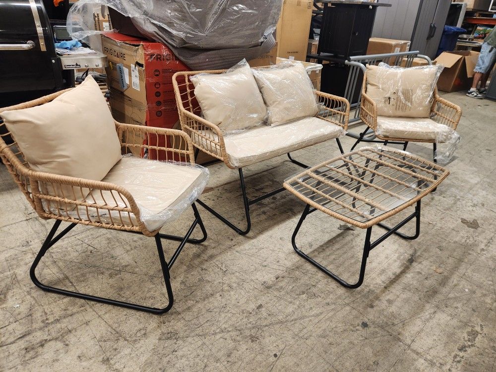 Faux Rattan Wicker steel frame 4 piece patio outdoor set with glass top table
New
325$ cash no tax 
Pick up Mesa Alma School and University 