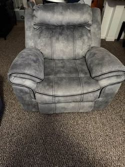 Big Recliner Chair 40”x 33”