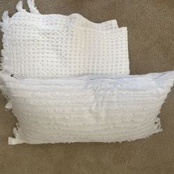 White Pillow And Throw Blanket 